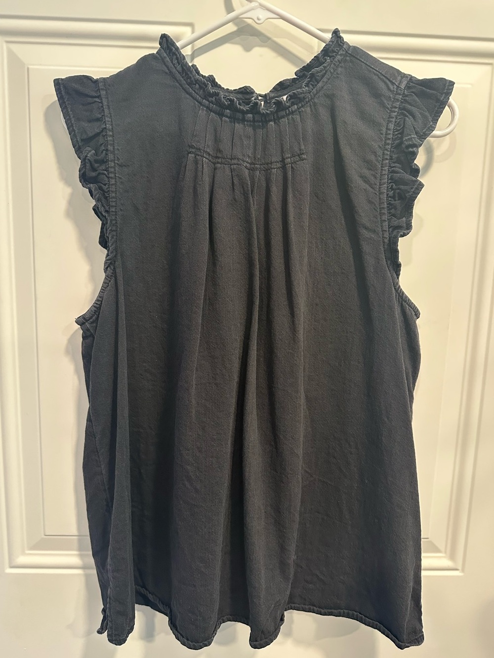 old navy women’s distressed black denim blouse ruffled top large